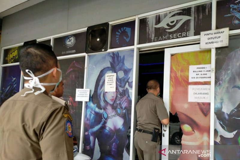 Cegah COVID-19, Satpol PP Kota Bandung razia warnet dan rental gim