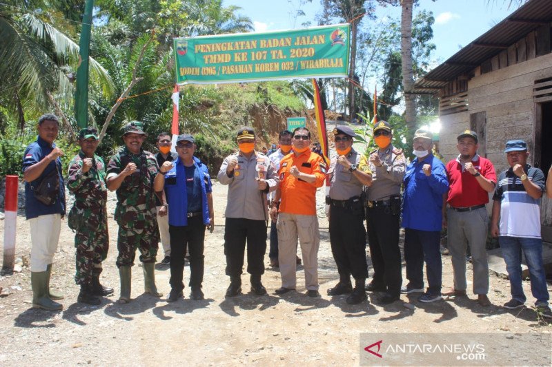 TMMD buka akses jalan sepanjang 4,2 kilometer di Pasaman Barat