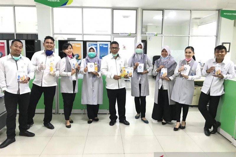 SP BPJAMSOSTEK bagikan vitamin antisipasi COVID-19