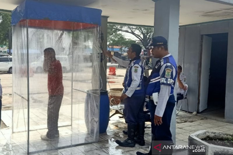 Bilik dinsinfektan di terminal bus disiapkan Dishub Karawang