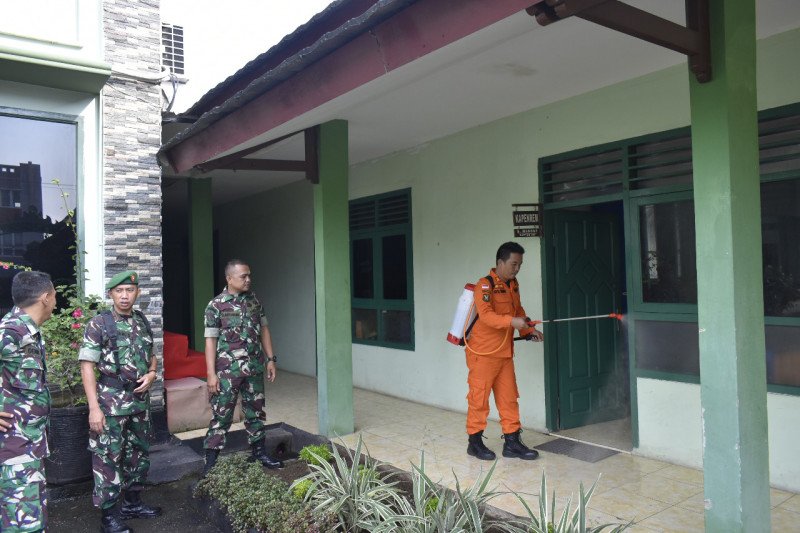 Korem 043 Gatam Lampung lakukan penyemprotan disinfektan