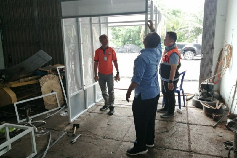 Sigap cegah persebaran COVID-19, Bandara Radin Inten II siapkan "walk through disinfection"