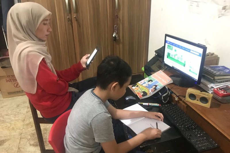 Masa belajar di rumah siswa Kota Bandung  dipertimbangkan diperpanjang