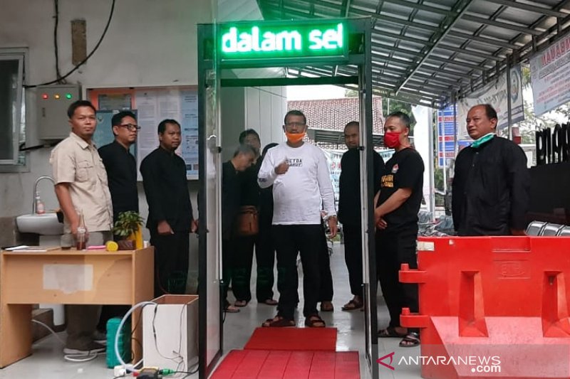 Pemkab Garut gunakan bilik disinfeksi untuk cegah wabah corona