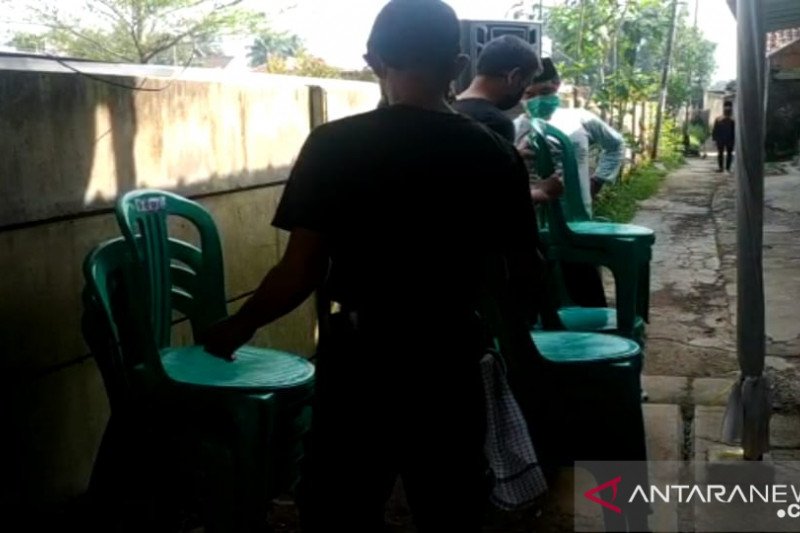 Pesta pernikahan di Cianjur dibubarkan aparat Polres