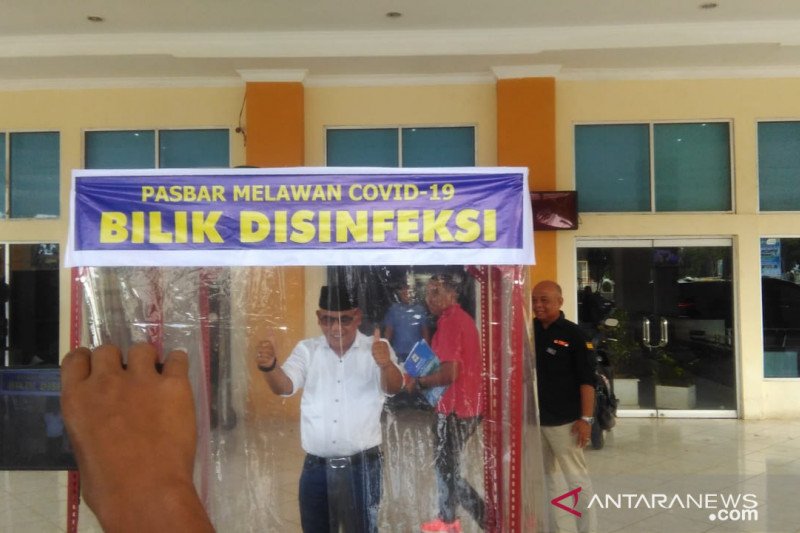 Warga Pasaman Barat ciptakan bilik disinfektan (Video)