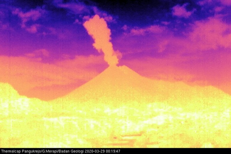 Gunung Merapi Meletus Dengan Tinggi Kolom 1 500 Meter Antara News Kalimantan Selatan