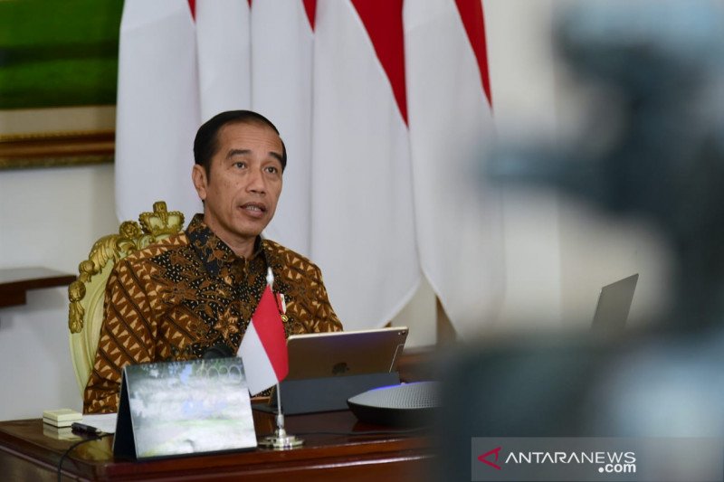 Ensure all drugstores, staple food shops remain opened: Jokowi - ANTARA English