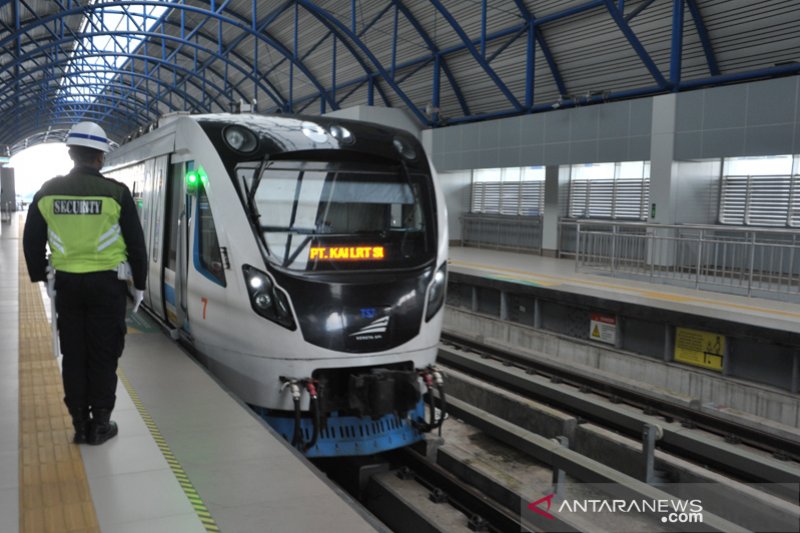 LRT kurangi jam operasional mulai 1 April