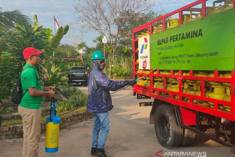 Pertamina semprot disinfektan pada fasilitas pendistribusian BBM