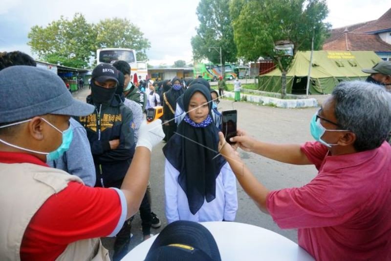 Pemeriksaan Kesehatan Santri Pesantren Lirboyo Kediri