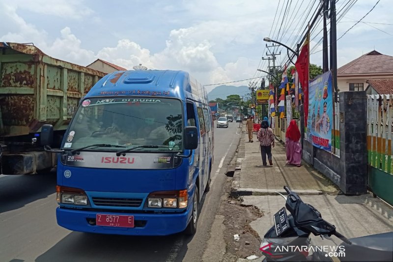 Diskominfo Garut kerahkan unit mobil MCAP sosialisasikan bahaya COVID-19