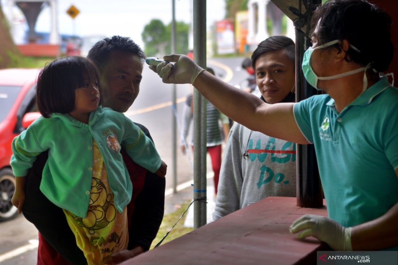 PEMERIKSAAN KESEHATAN DI PERBATASAN MINAHASA TENGGARA