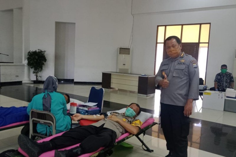Polda Sumbar gelar donor darah bantu persediaan darah saat wabah COVID-19