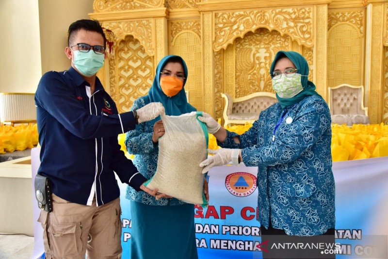 PKK Sulsel salurkan bantuan 7.500 paket kebutuhan pokok di Makassar