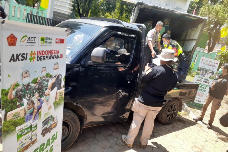 ACT bagikan 14 ton beras ke warga miskin Bekasi