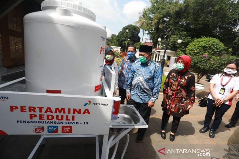 Pemkot-Pertamina pasang 12 unit wastafel portabel di Bandung