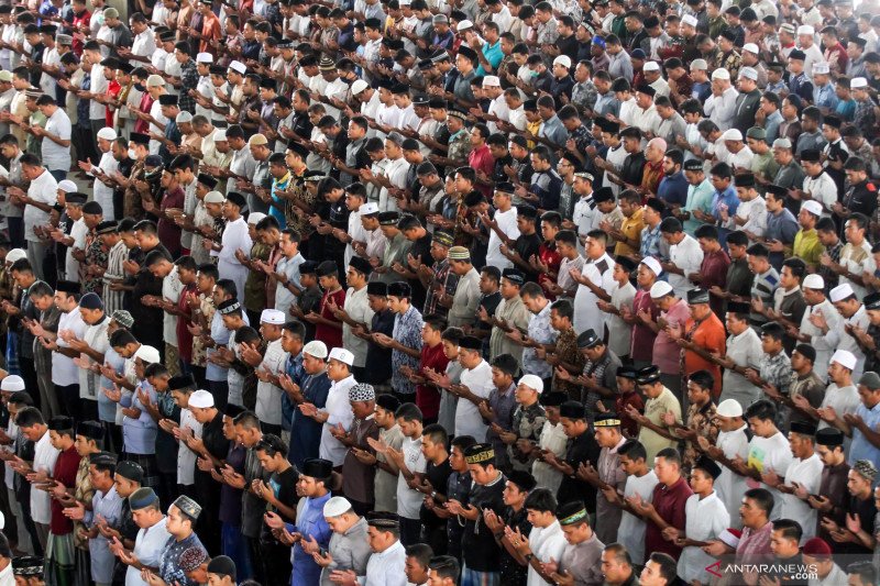 Kemarin, dari penanganan COVID-19 hingga tidak jumatan tiga kali