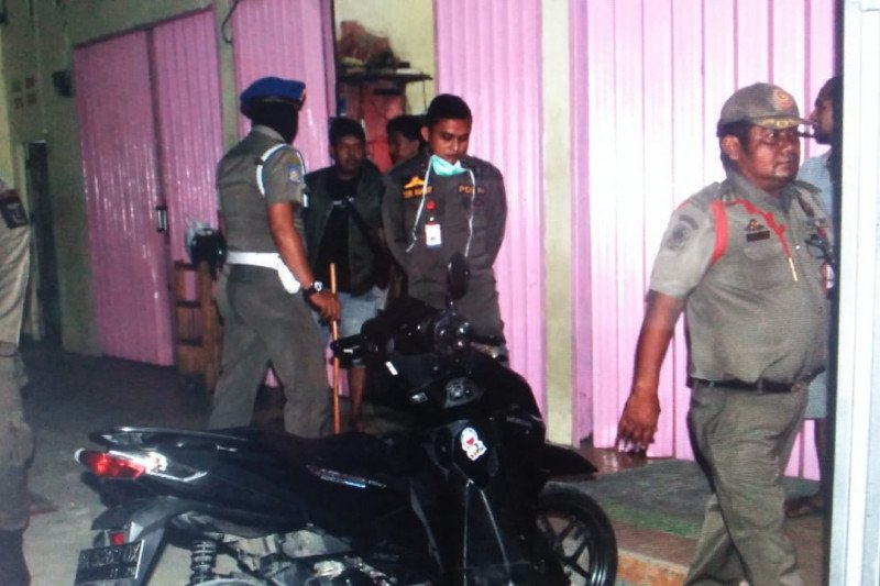 80 personel Satpol PP siap "keluyuran" setiap malam cegah penularan COVID- 19