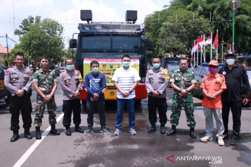 Polres dan DPRD Batang lakukan penyemprotan disinfektan jalan protokol