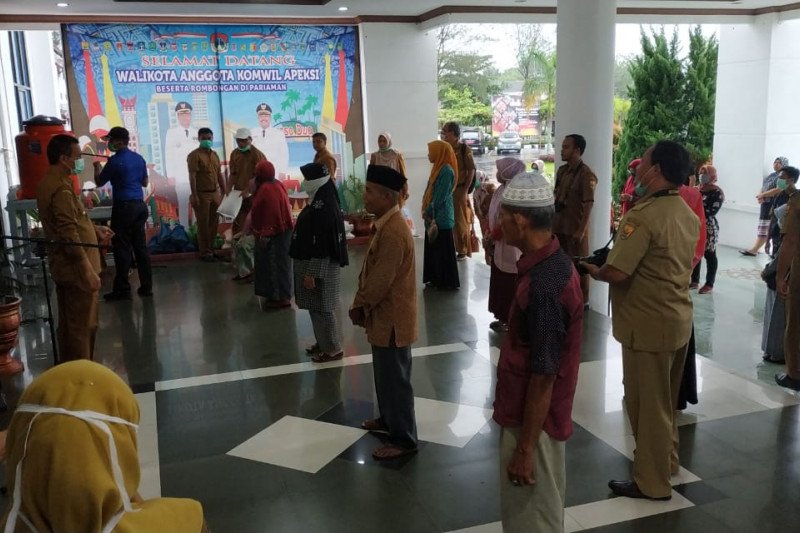 Belasan ribu keluarga miskin terdampak COVID-19 di Pariaman dapat bantuan beras dari pemerintah