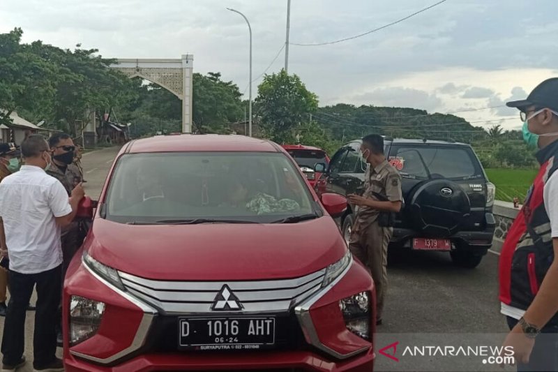 Satgas COVID-19 Pemkab Cianjur pulangkan puluhan kendaraan luar kota