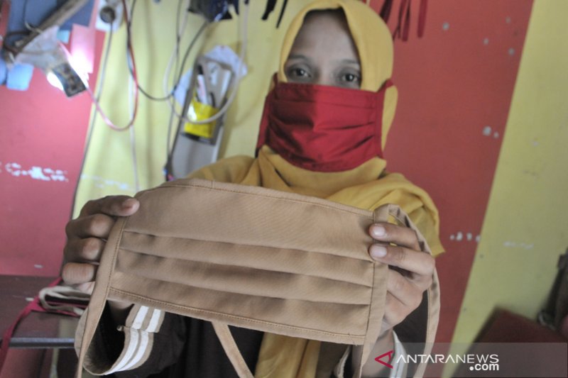 Masker produksi rumahan di Palembang