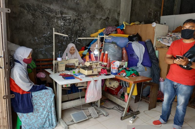 52 UMKM di Agam produksi 9.147 helai masker kain per hari