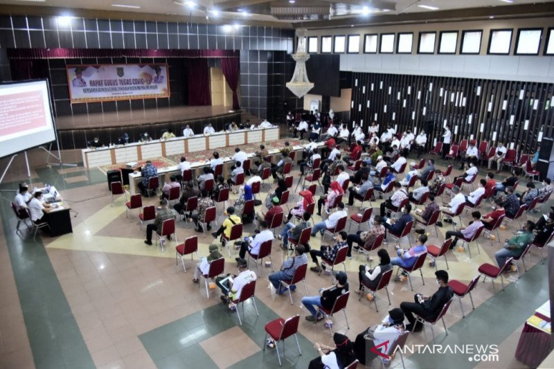 Hadapi COVID-19, Bupati Inhil kumpulkan pelaku usaha