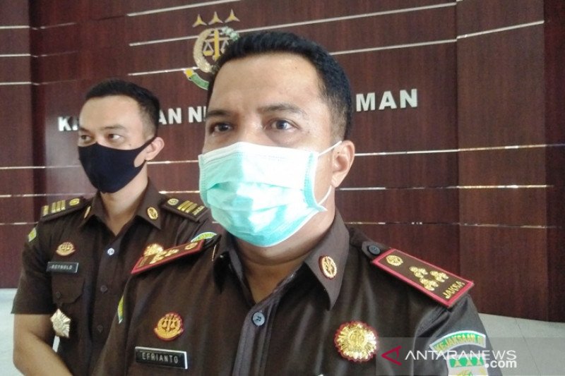 Kejari Pariaman awasi pembagian beras kepada warga terdampak COVID-19