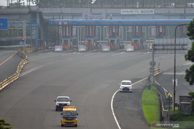Kendaraan masuk Kota Bogor turun separuh pada hari pertama PSBB