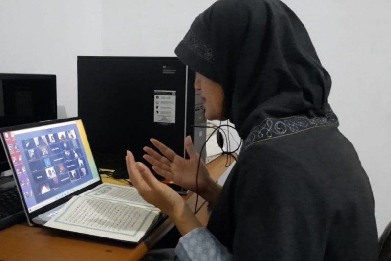 Manfaatkan liburan di rumah dengan khataman Quran daring