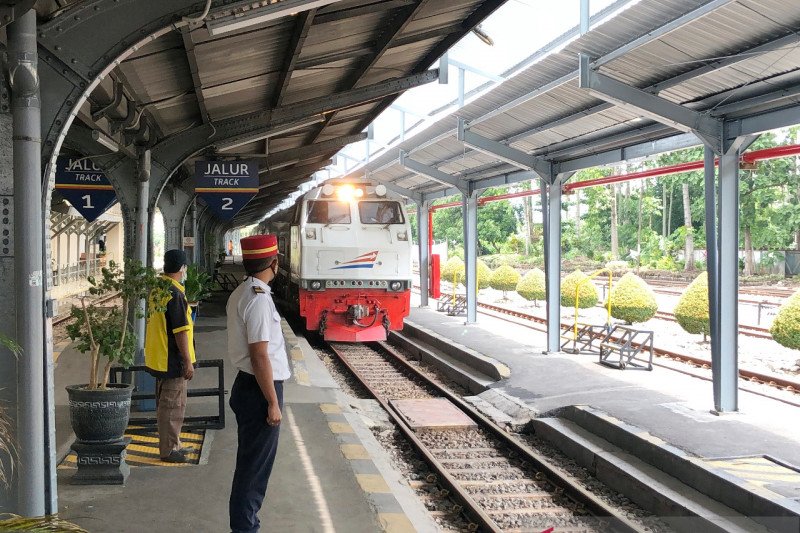 Mulai Sabtu KAI Cirebon batalkan semua perjalanan kereta penumpang