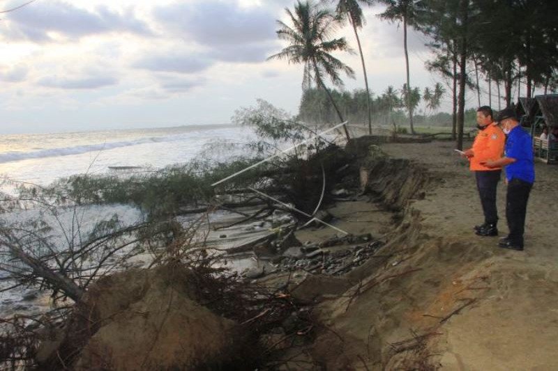 Abrasi Pantai Aceh Barat Makin Meluas