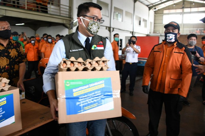 Pemprov Jawa Barat salurkan 5.000 paket bansos terkait PSBB Bodebek