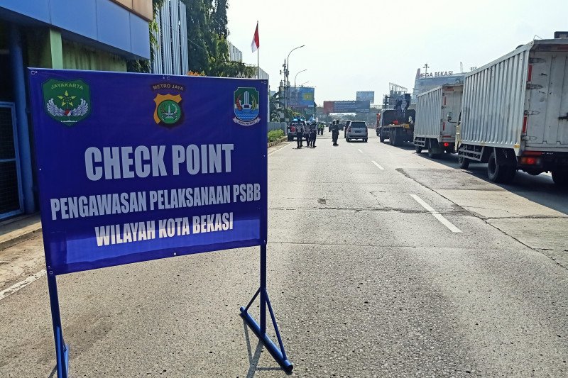 PSBB perdana di gerbang tol Bekasi hanya untuk kendaraan masuk wilayah