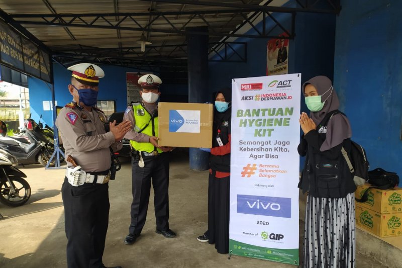 ACT bagikan 28.000 masker cegah corona di Bekasi dan Karawang