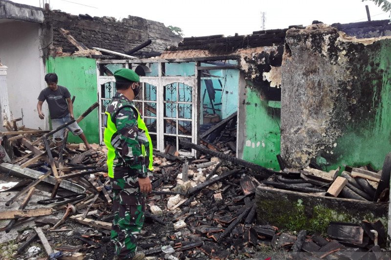 Rumahnya terbakar,  dua keluarga di Babakan Sukabumi diungsikan