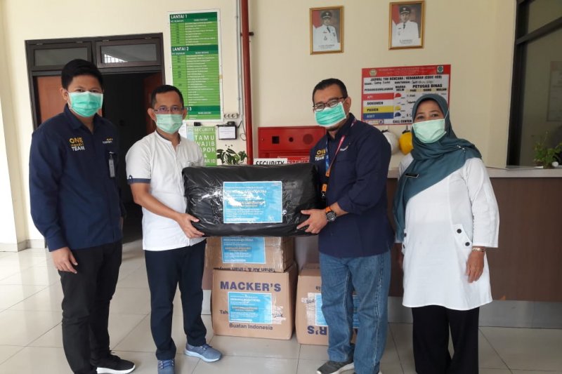 Bank Mandiri Tangerang Ahmad Yani bantu APD ke RSUD Tangerang - ANTARA