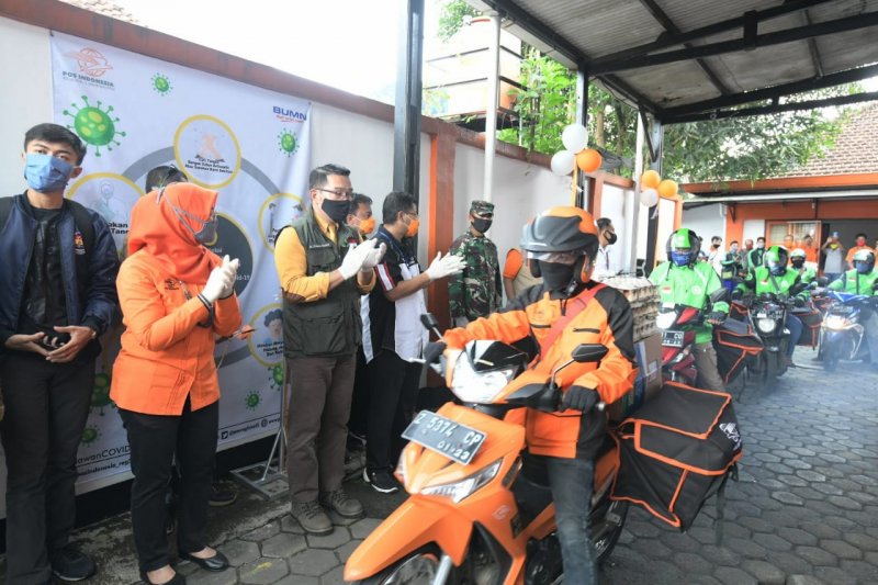 Gubernur Jabar lepas ojek online dan Pos pengantar sembako di Sumedang