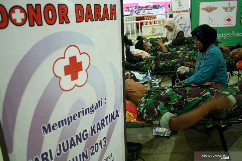 Pendonor darah di PMI Karawang menurun akibat COVID-19