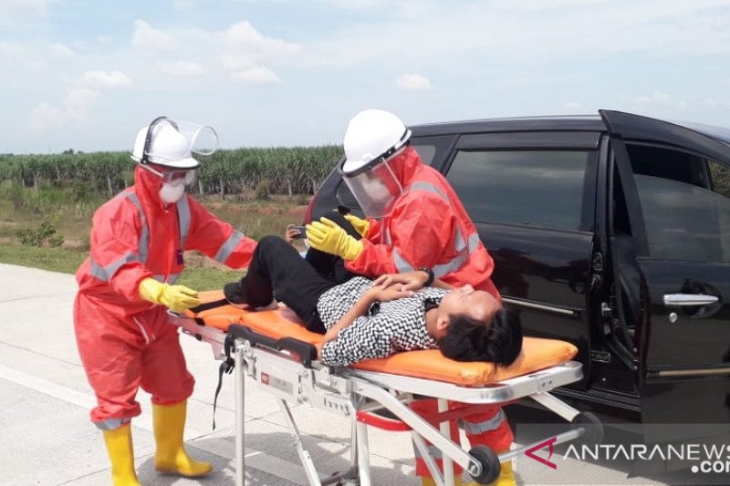 PT Hutama Karya melakukan simulasi penanganan pasien COVID-19 di JTTS