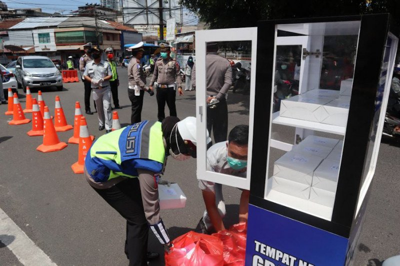 Jasa Raharja Lampung bagikan nasi bagi pekerja terdampak COVID-19