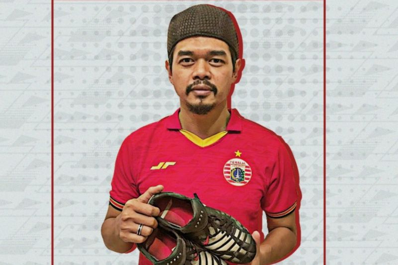 Sepatu bersejarah Bambang Pamungkas dilelang