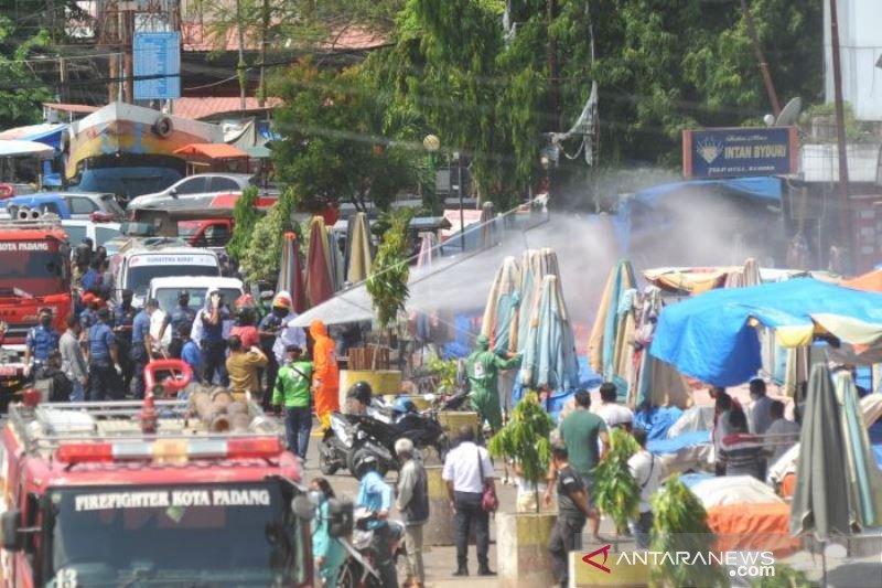 DISINFEKSI PASAR RAYA PADANG