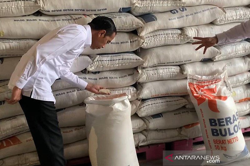 Presiden Jokowi minta Sri Mulyani bantu anggaran Bulog serap beras petani