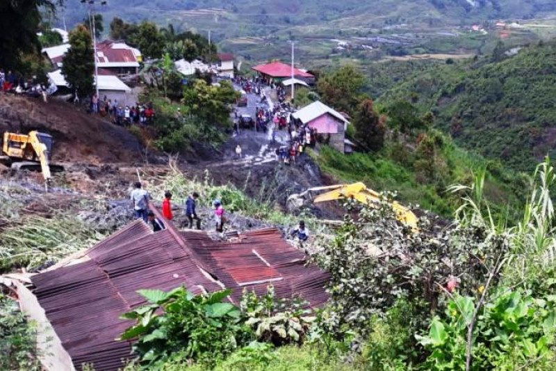 Jembatan darurat bakal dibangun di lokasi longsor di Nagari Aie Dingin