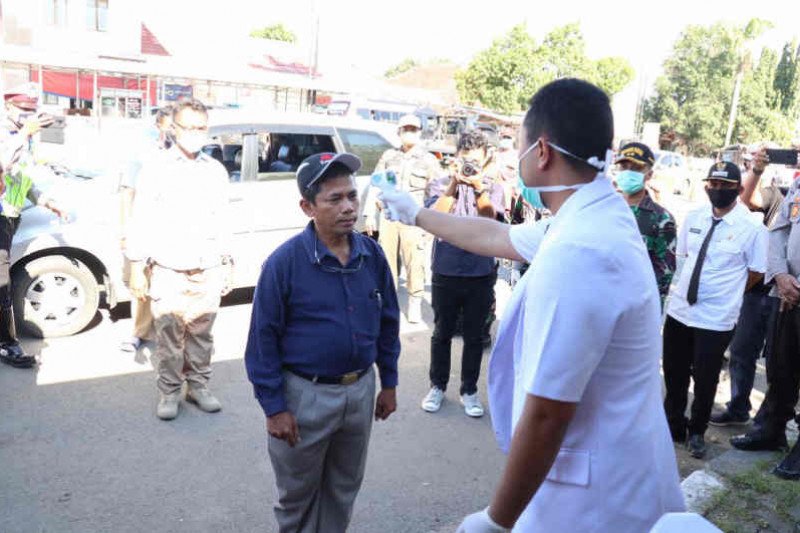 Indramayu dirikan 14 posko pemeriksaan antisipasi COVID-19