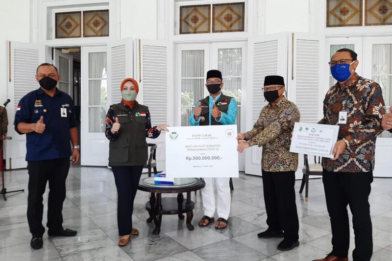 Bank Indonesia dan BMPD Jabar salurkan bantuan penanganam COVID-19 ke Pemprov