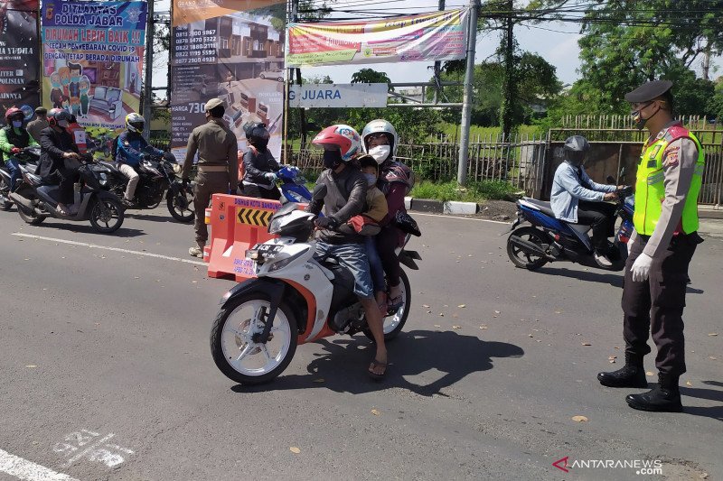 Saat PSBB di Kota Bandung sepeda motor  dilarang berboncengan